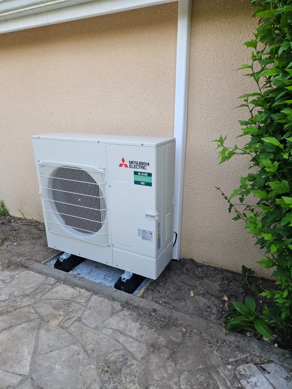 Installation d'une climatisation Mitsubishi type tri-split à Fargues Saint Hilaire
