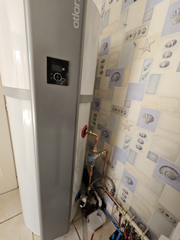 Pose d'un Chauffe eau thermodynamique de la marque Atlantic à Cadaujac.