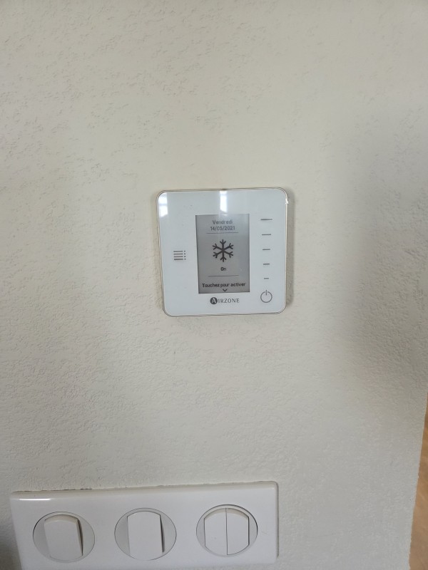 Installation climatisation réversible gainable dans une maison en pierre à Langon